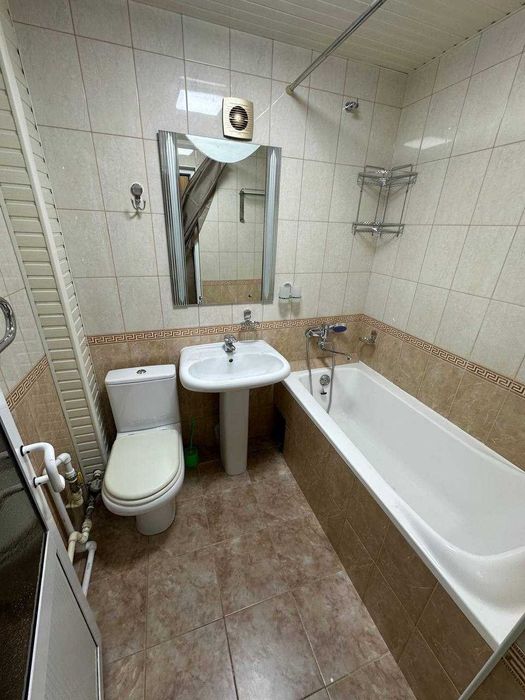 Срочно Самарканд марказида 2  этажда 3 хонали квартира сотилади