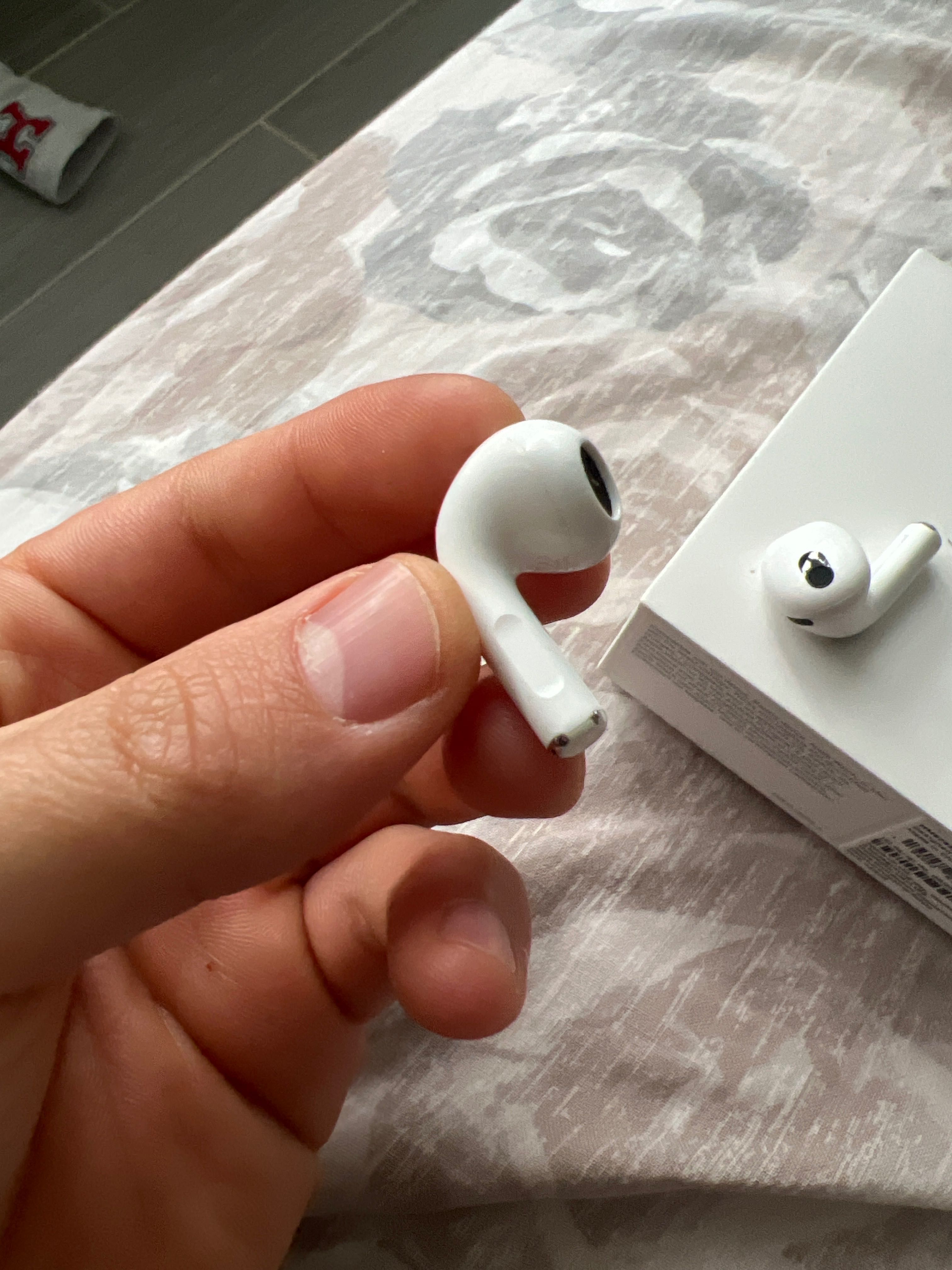 Apple Airpods 3rd generation with MagSafe Charging case