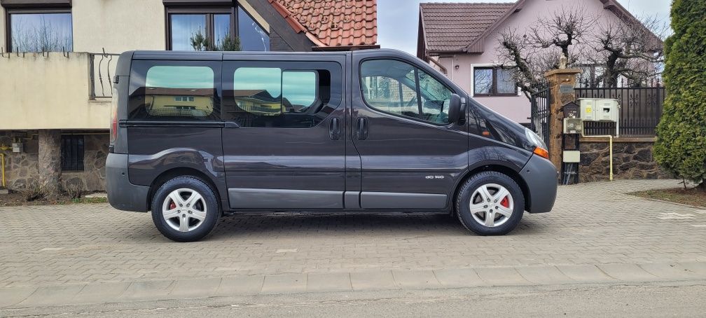 Renault Trafic 2.5 dci, 9 locuri clima