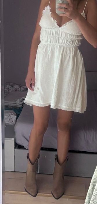 Bershka Асиметрични каубойски боти с ток