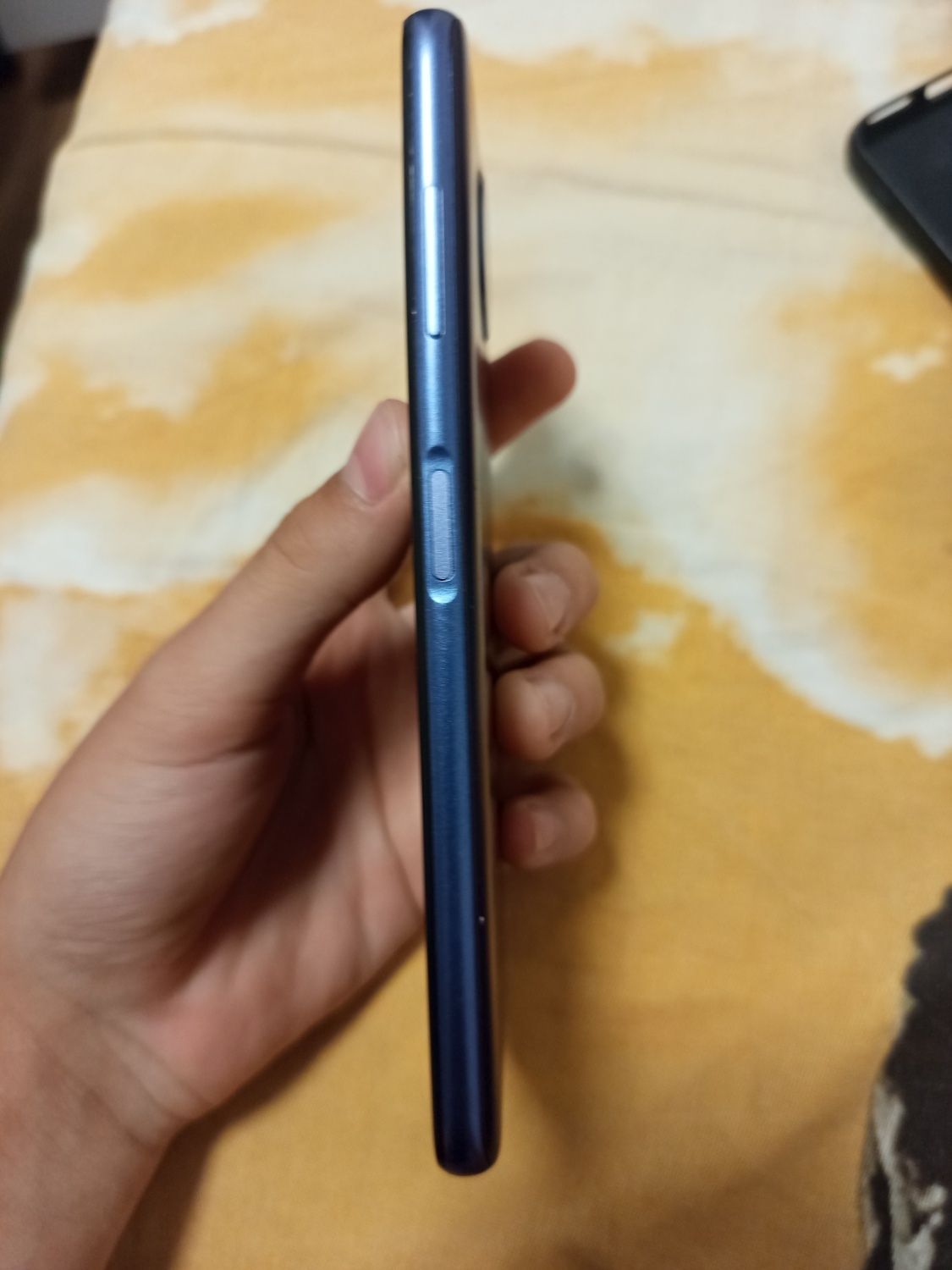 Nokia  g 20 в добро състояние с една малка забележка леко счупена