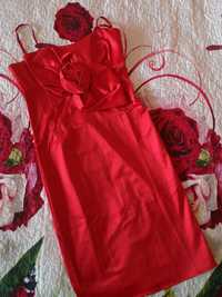 Червена сатенена рокля размер М