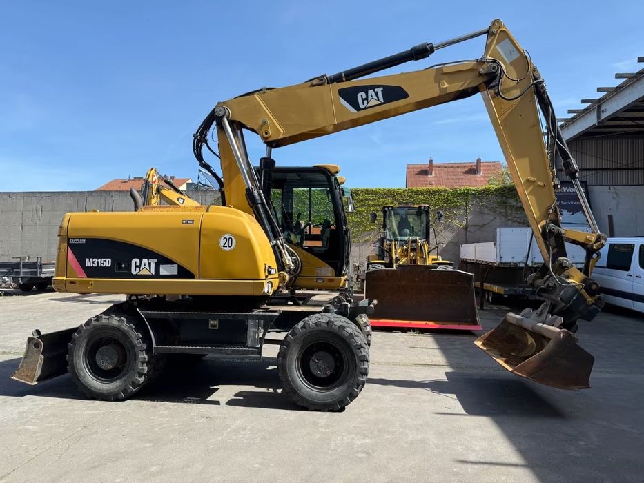 Închiriez excavatoare , buldo,bascule 8x4