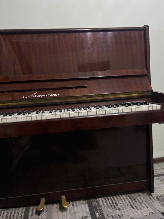 Фортепиано Ласточка