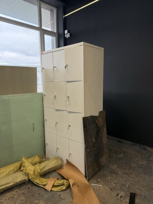 Шкаф хранения с ячейками