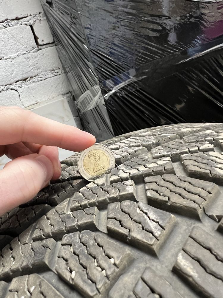 Зимни гуми за джип 235/45R19 Goodride 4 броя перфектно състояние