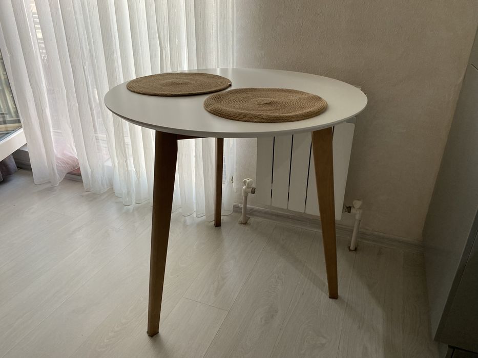 Белый круглый стол 90 см, пр-во Россия