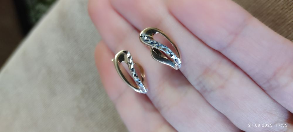 Продам золотые серьги