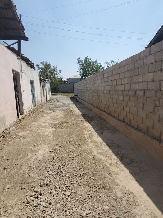 Hovli uy sotiladi
