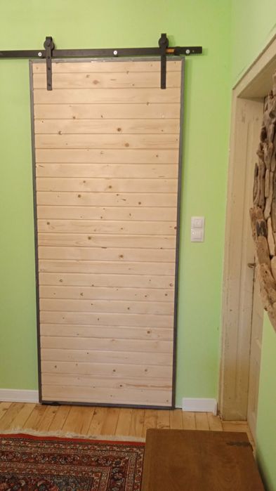 Врата / тънко висящо крило от дърво и метал