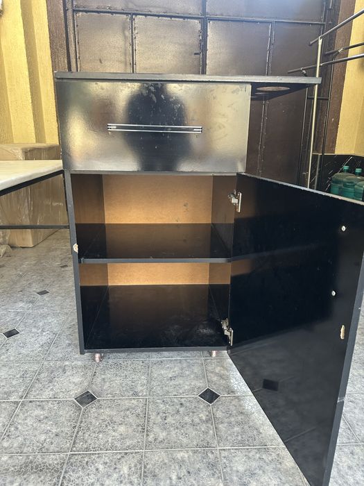 Шкаф салон учун холати ало