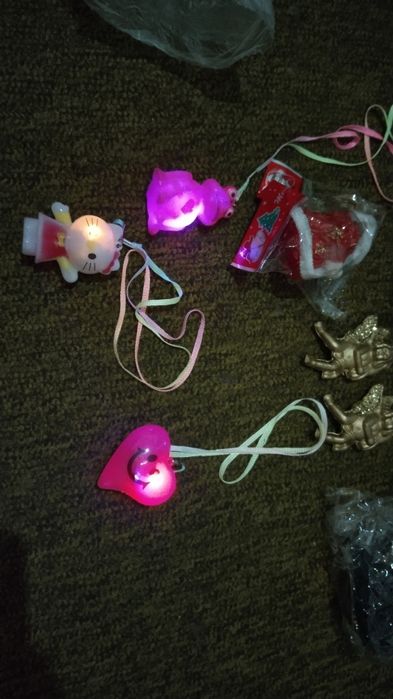 Ёлочные игрушки красивые.