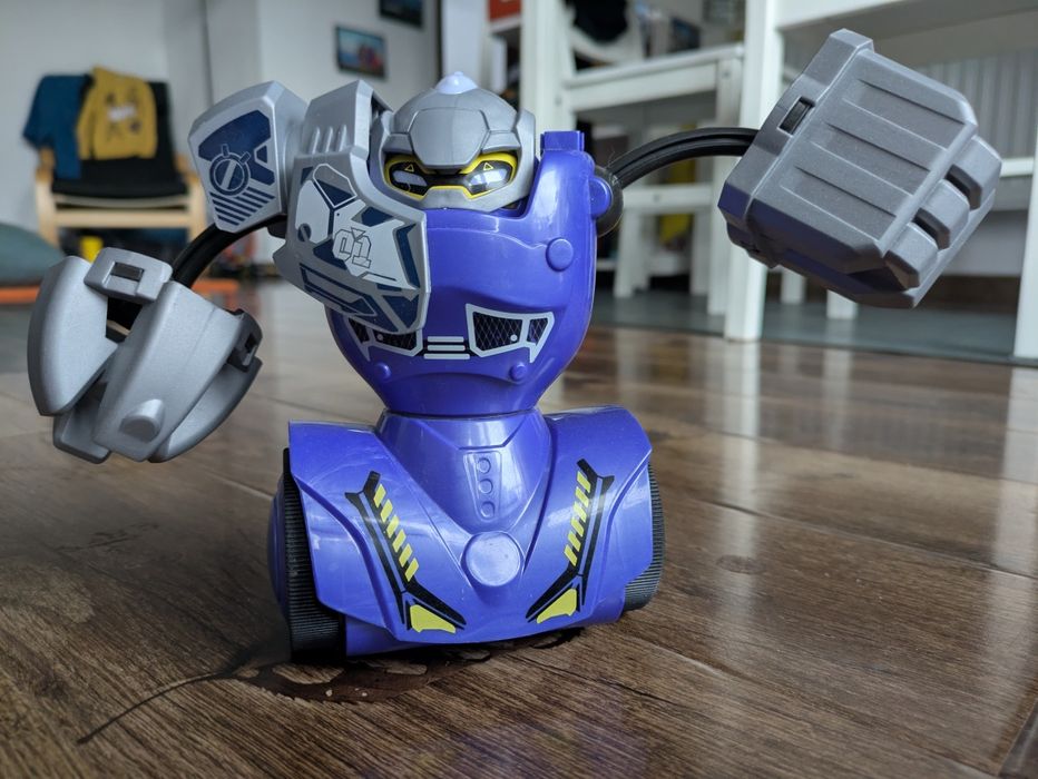 Set 2 roboti cu telecomanda rosu-albastru