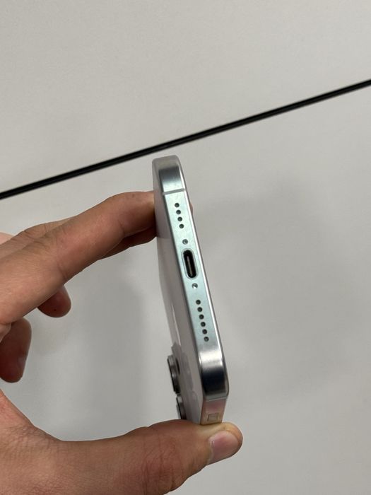 Продавам перфектен iPhone 16 PRO MAX 90 цикъла