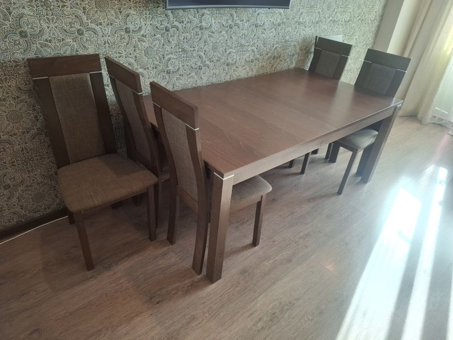 Продам стол с 8 стулями