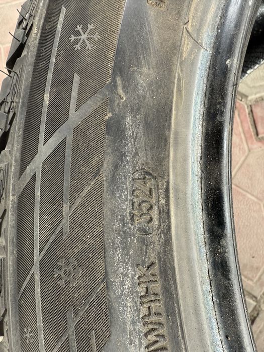 Продам зимнюю резину 295/40/R21