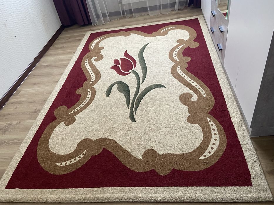 Продам ковер в хорошем состояни