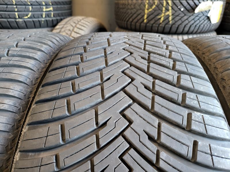 235/55/18 PIRELLI 4бр
