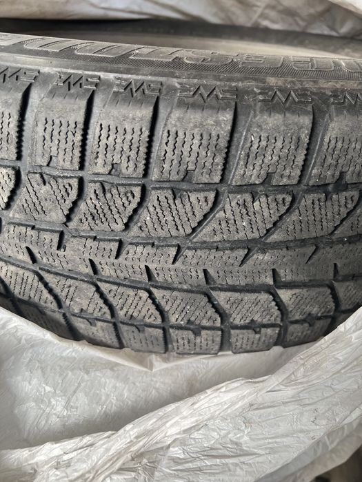 Шины Зимние Bridgestone 215/65 R16 б/у