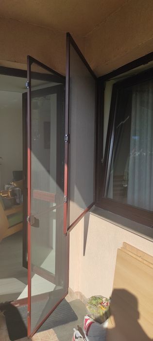 Plase insecte la comanda