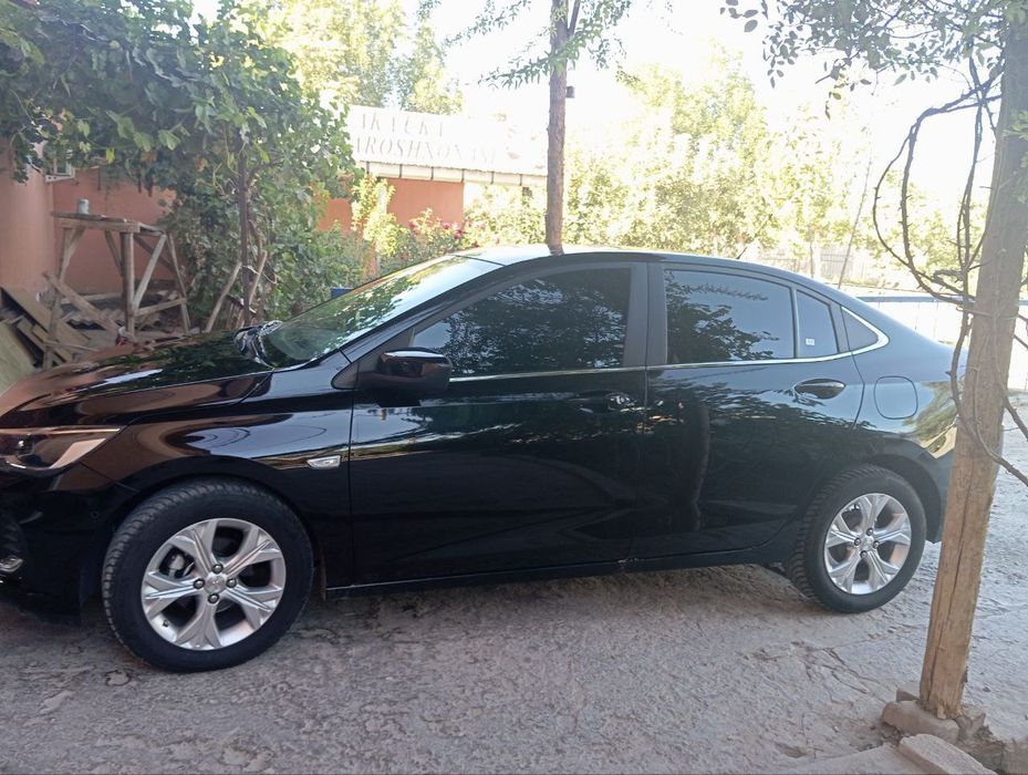 Оникс сотилади бахоси 95 млн.