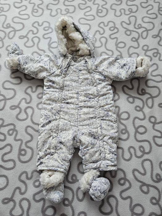 H&M бебешки космонавт 0-2м. 56 см. Не е носен. Само изпран.