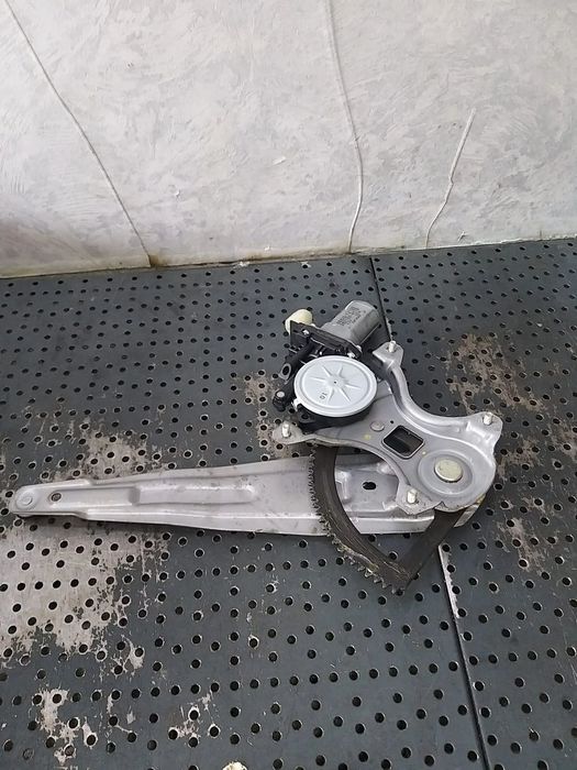 Macara motoras stanga spate hyundai i20 988201j100 2621004670