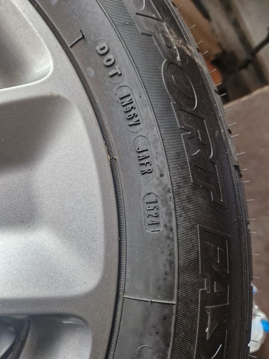 Гуми с джанти дачия дъстер отлично  състояние 215/65/16