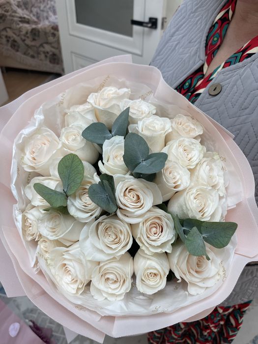 Белые, красивые розы от «Romantic»