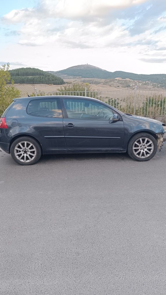 Продавам Голф 5  2.0tdi 140кс BKD 16V на ЧАСТИ