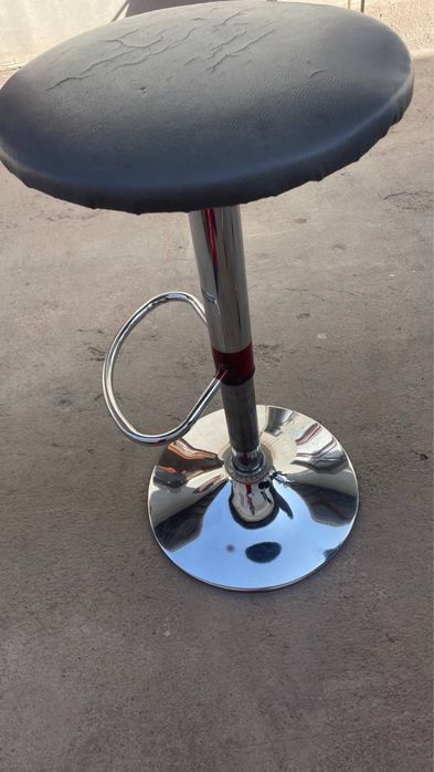 Стульчик черный состояние хорошее