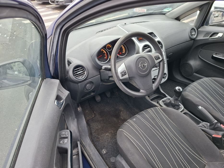 Opel corsa d. 1.2 benzina. 2009. 162400km .