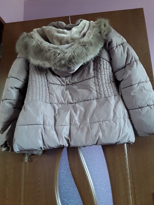 Vând Geacă Damă cu Glugă si Blăniță Mărimea L