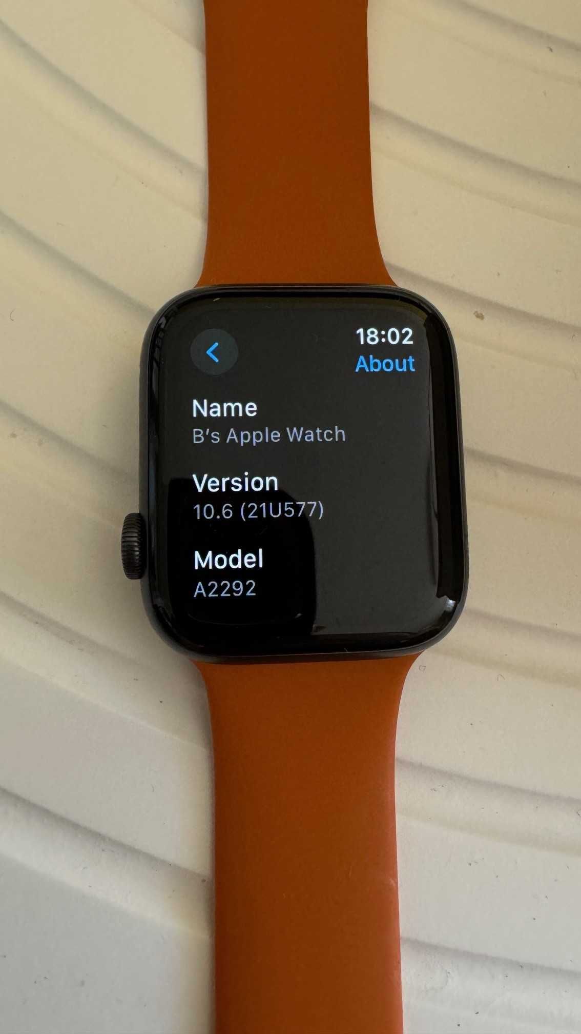 Apple Watch Model A2292, Series 6, Version 10.6 \21U577