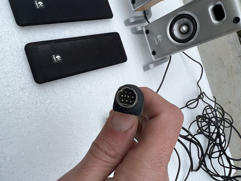 Sateliti Logitech 2.1 + control Volum