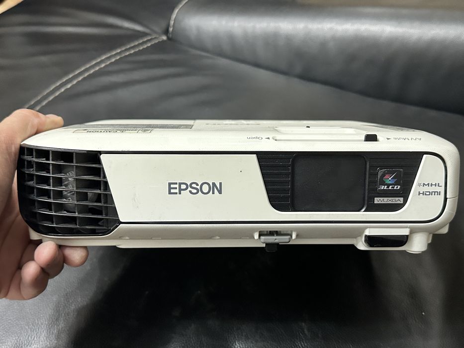 Лазерный проектор epson EB-I32