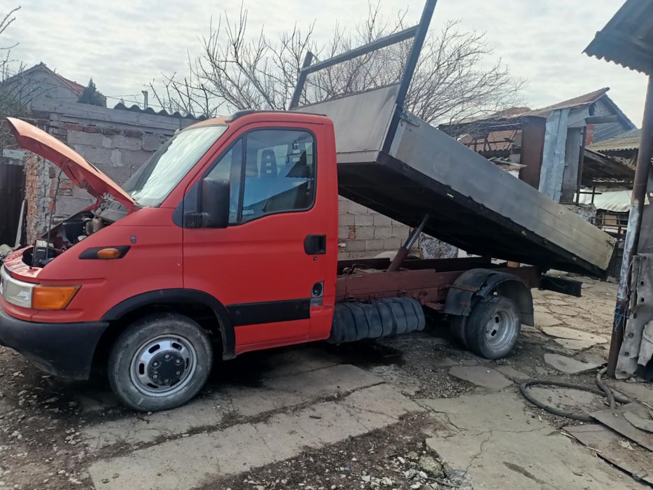 Vand doua iveco basculabile