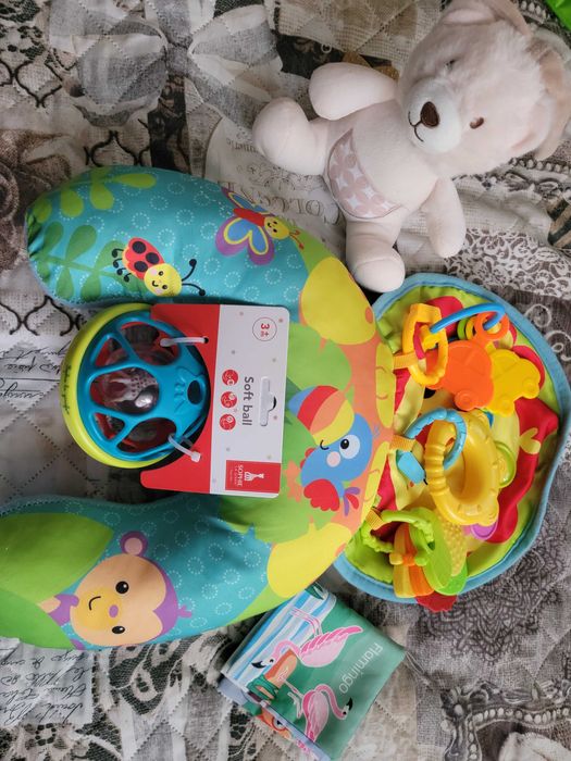 Възглавница за игри по корем и бебешки играчки