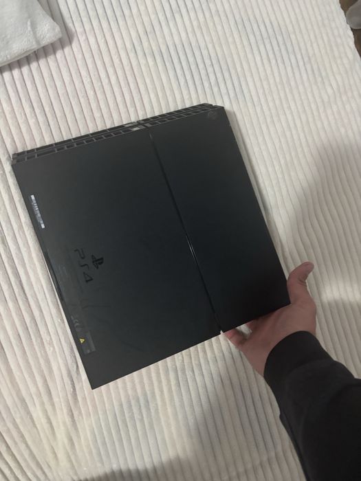 Vand ps 4 slim si xbox one + jocuri si doua manete la ambele