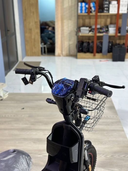Hugo motors scooteri sotiladi