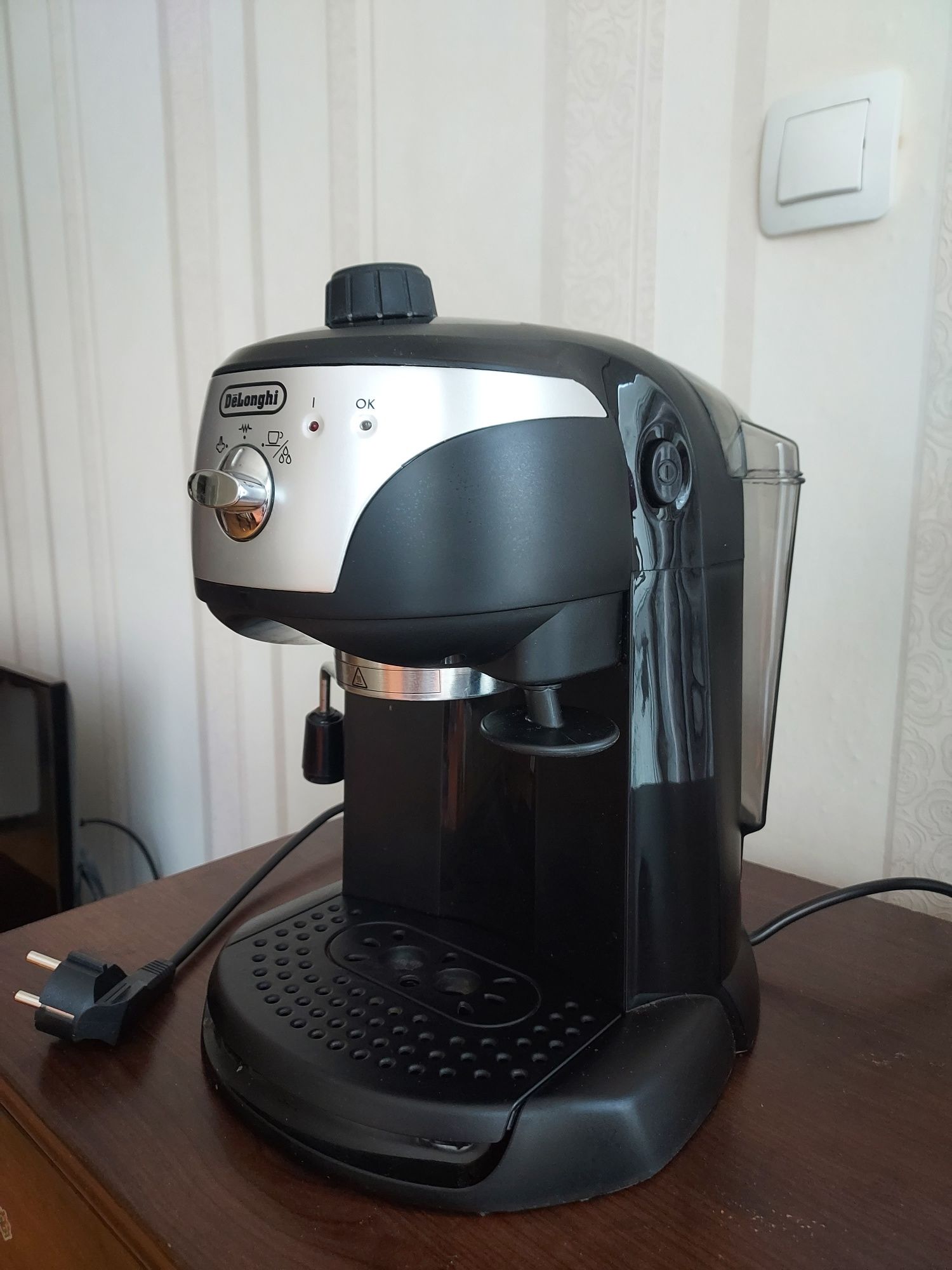 Кафе машина Delonghi ECC221 b