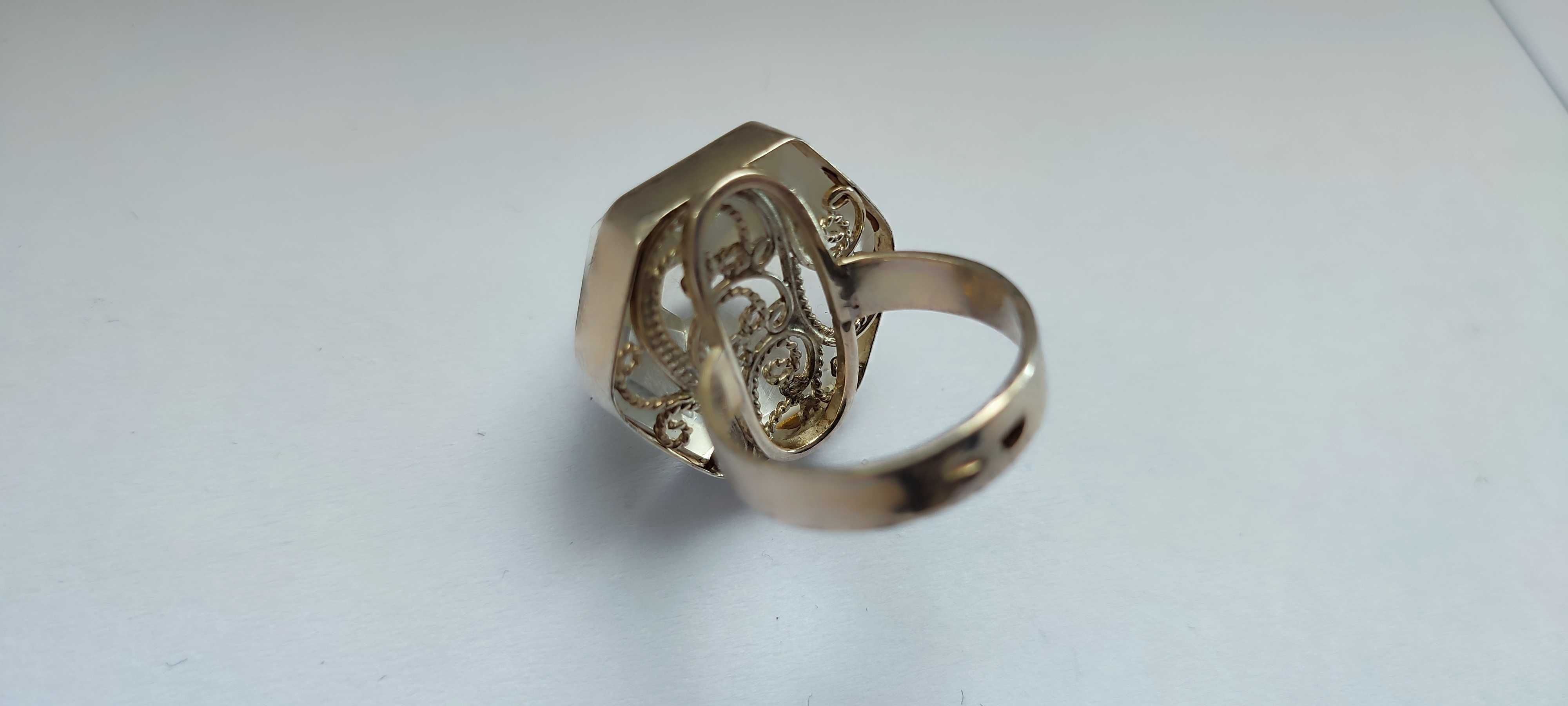 Необычное женское кольцо с крупным камнем ЦИТРИН