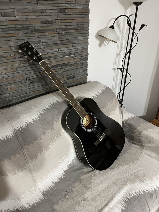 Chitară Phoenix cu husa inclusa