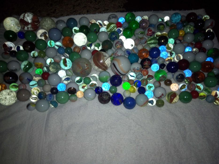 de   vanzare  bila  marmura  din     sticla   !!!