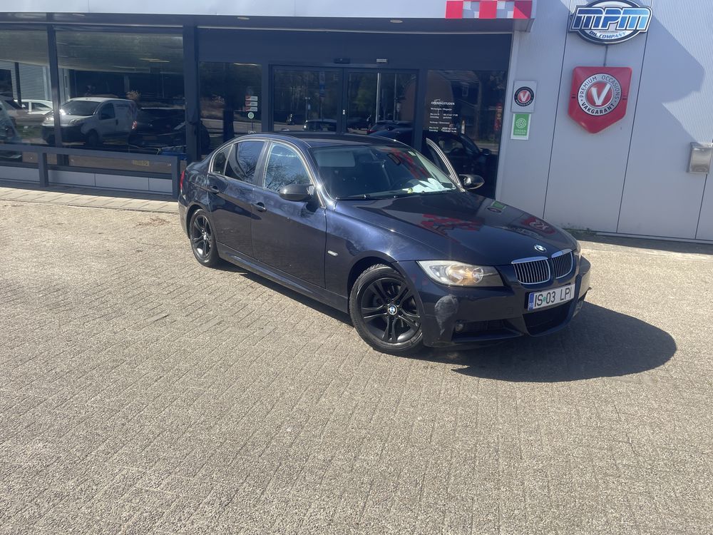 Vand Un bmw seria 3 e 90 ingrijit !