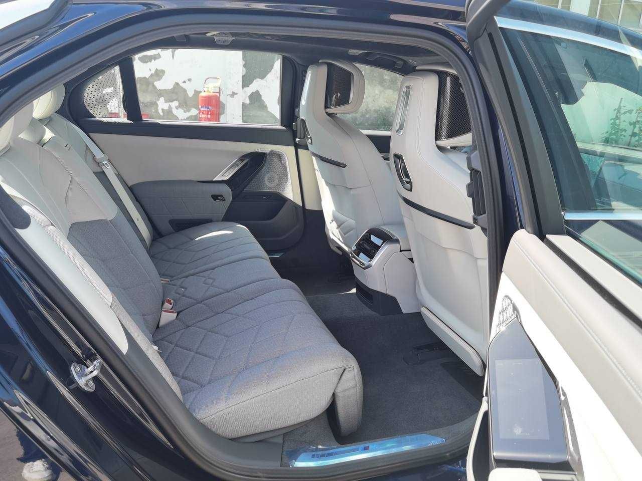 BMW i7 (G70) M70 105.7 kWh (660 лс) xDrive