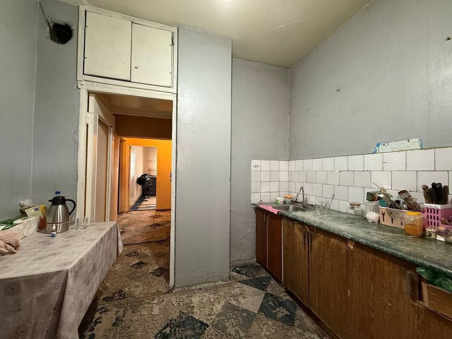 3 комнатная на Юнусабаде 3 квартале на 9 этаже 9 этажного дома