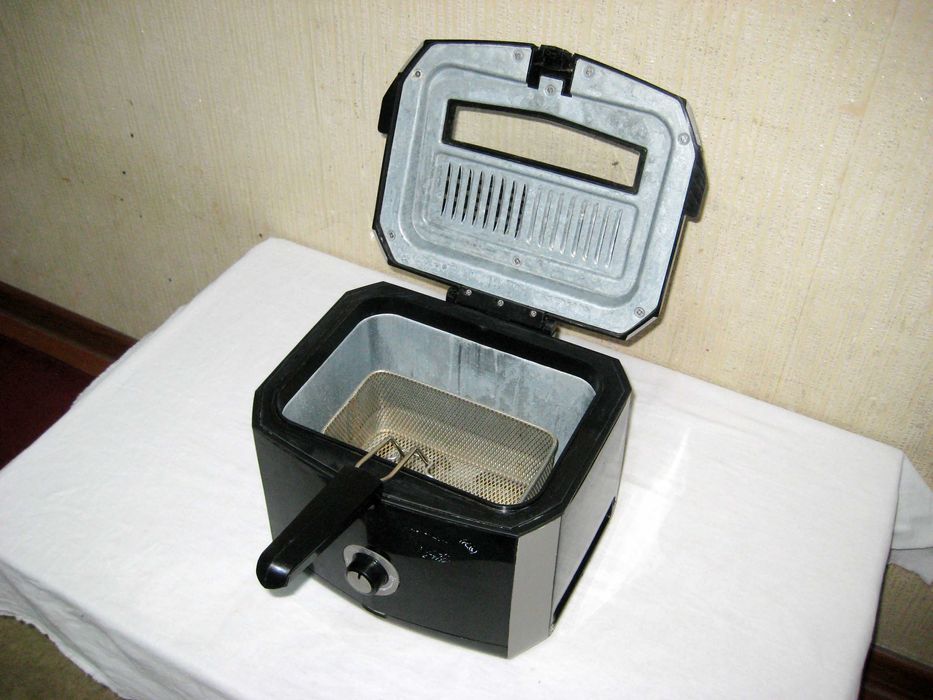 Фритюрница 3лт оригинал отличном рабочим состоянии!