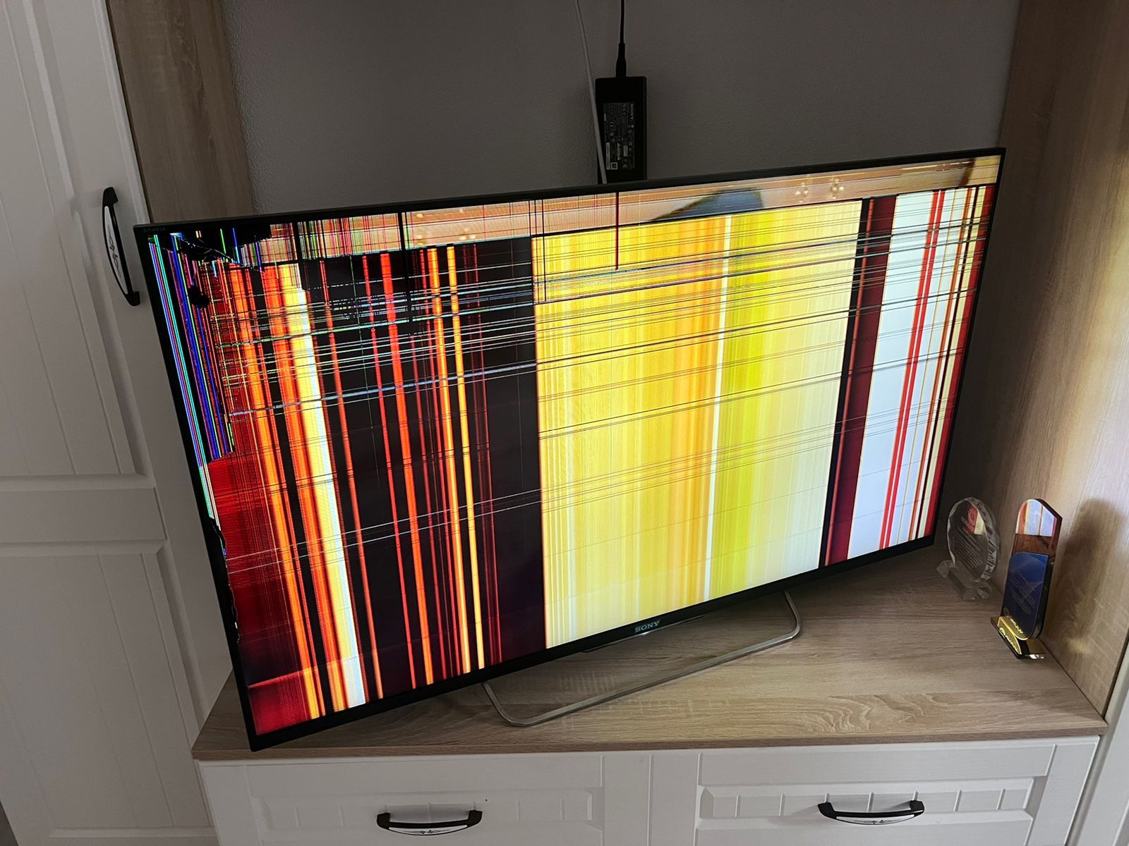 Телевизор  Sony продаю , экран неисправном состоянии