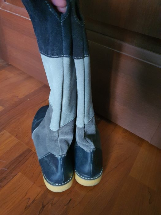 Cizme lasate din piele intoarsa